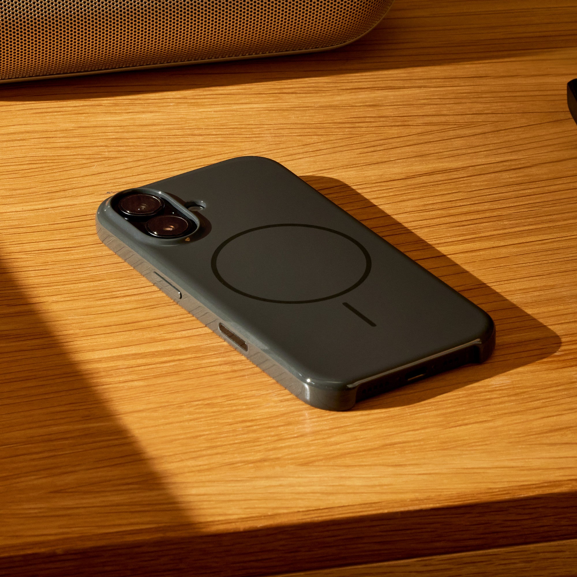 Beats Case with MagSafe for iPhone 16 Plus - Midnight Black