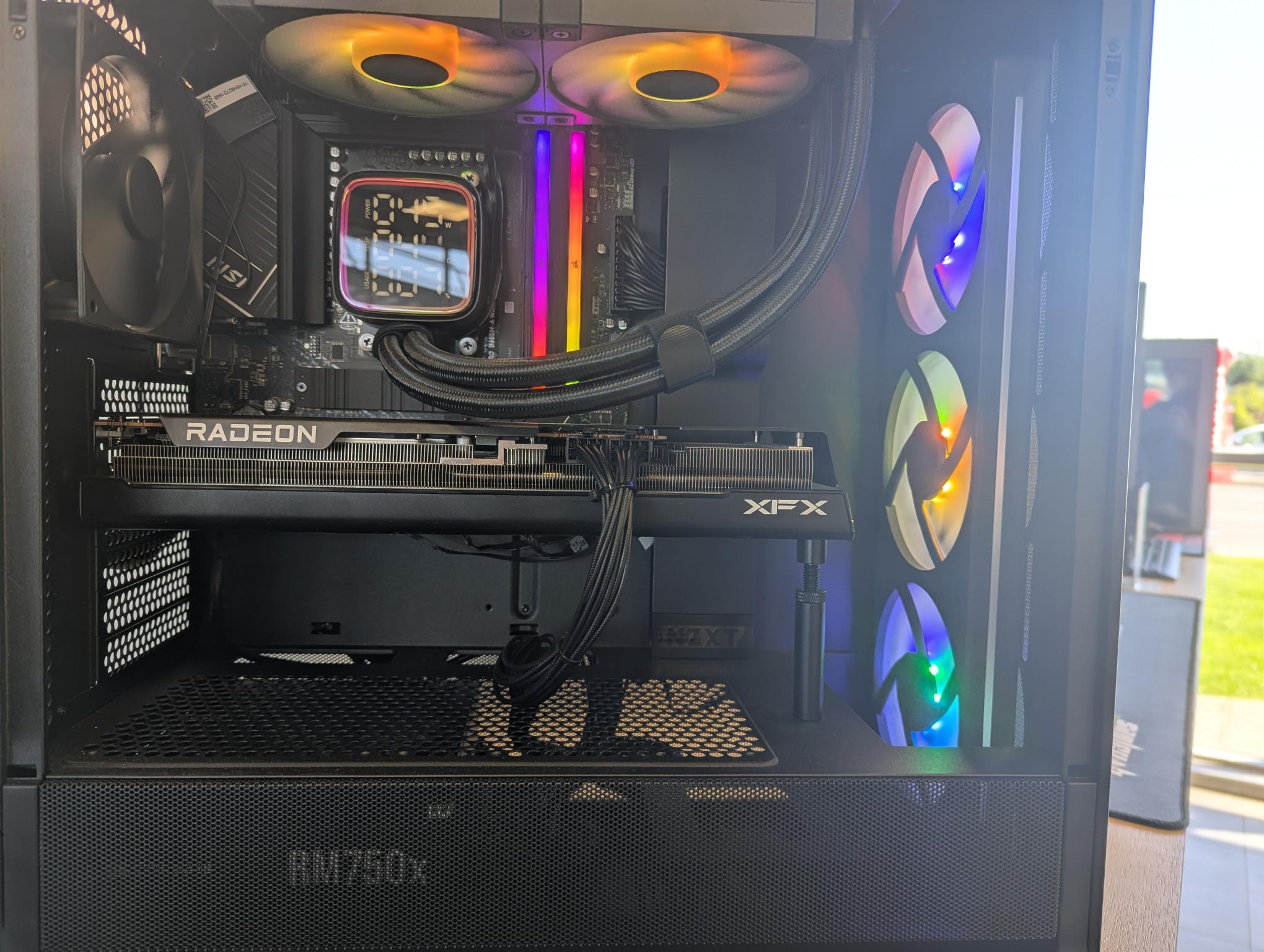 Custom Gaming PC - Ryzen 7 9700X | Radeon RX 7800 XT, 32 GB DDR5 6000 - 1 TB NVME, Water Cooling Deepcool 240mm