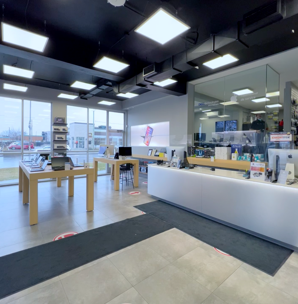 Équipe et magasin Microtec Informatique