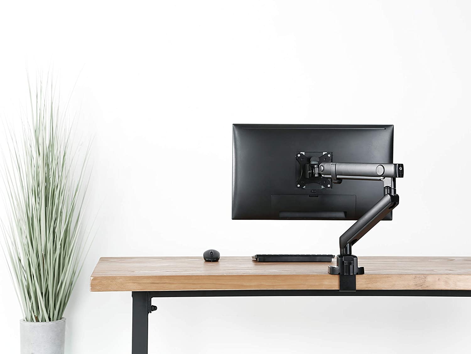 Amer Mounts Single Monitor Mount with Articulating Arm 15'' to 32''